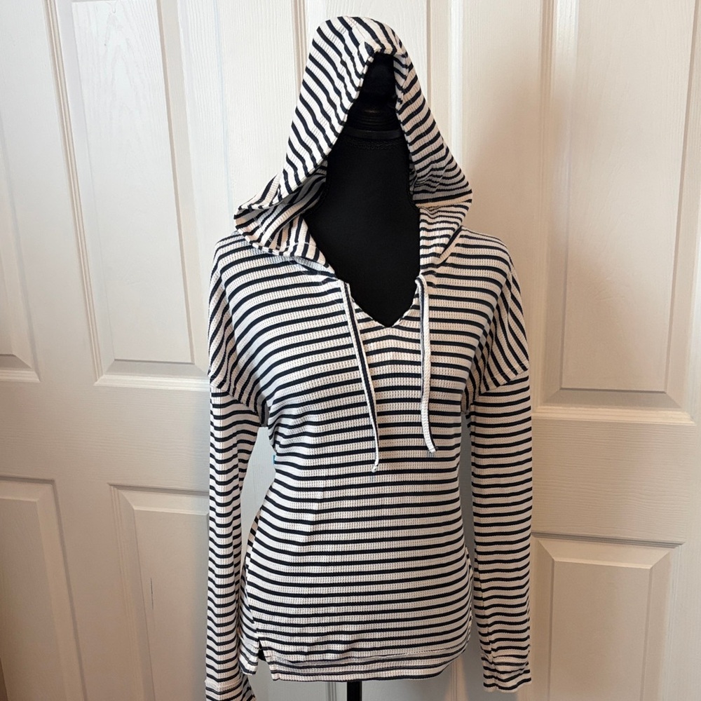 Roxy Long Sleeved Cotton Blend Stripped Hoodie Dark blue and white size Medium